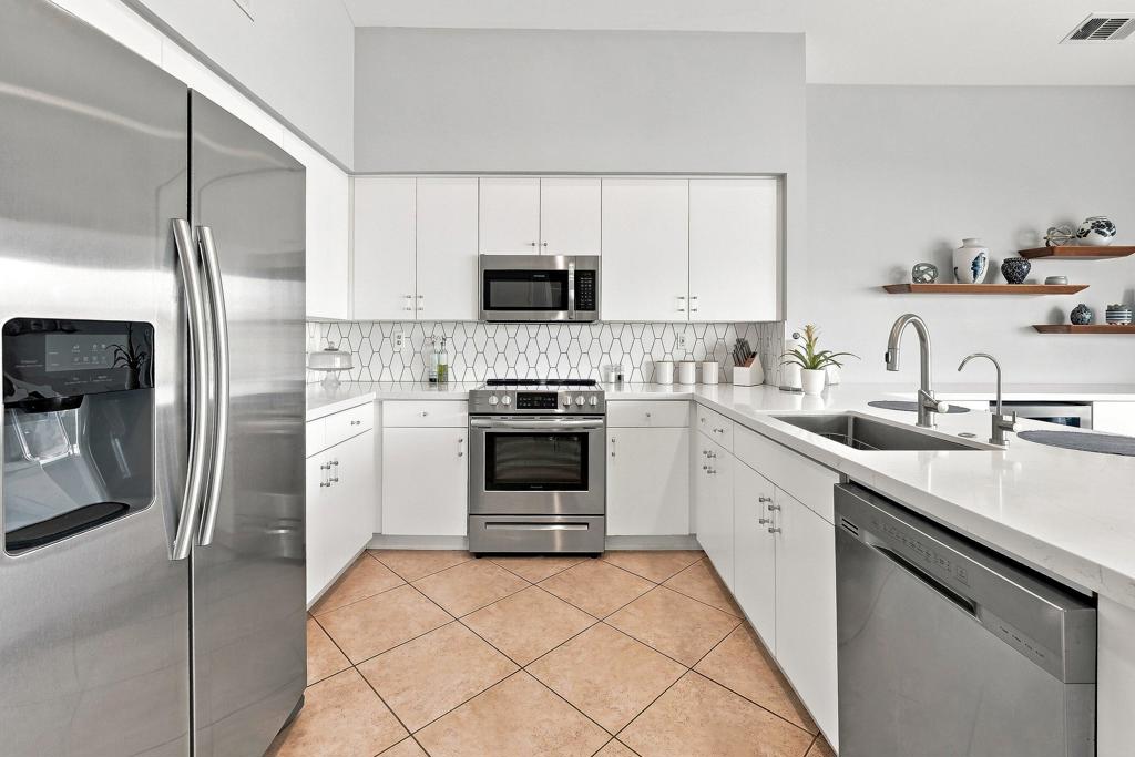 54673 Inverness Way Property Photo 6
