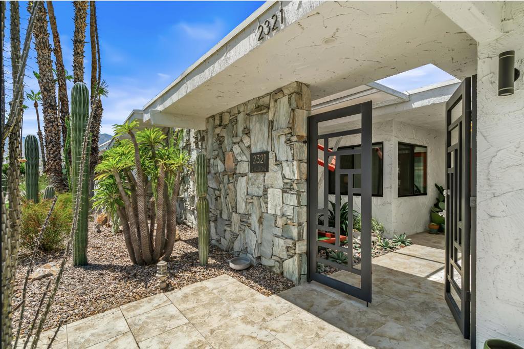 2321 S Madrona Drive Property Photo 3