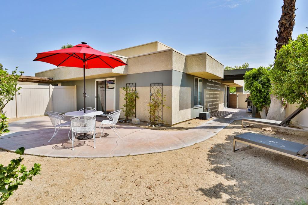 1421 Sunflower Circle N Property Photo 2