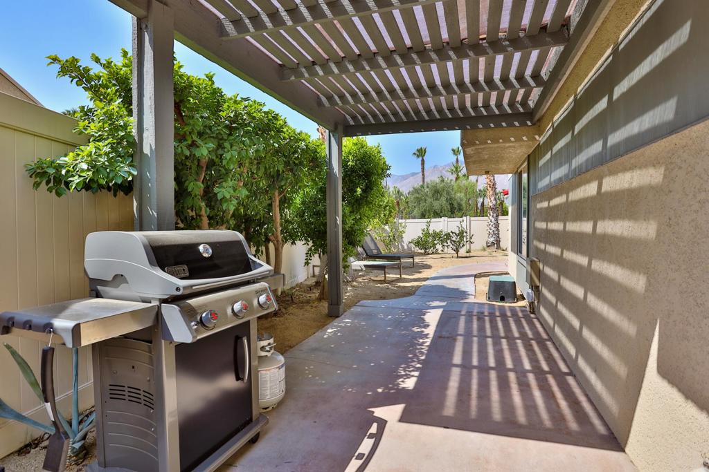 1421 Sunflower Circle N Property Photo 8