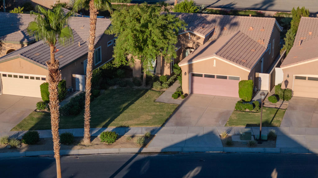 60196 Desert Shadows Drive Property Photo 2