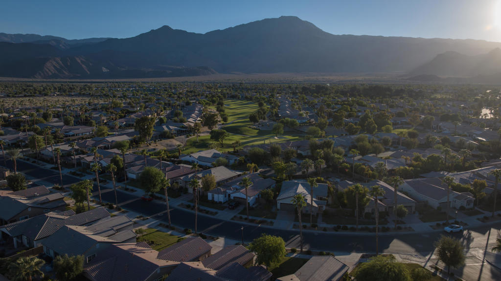 60196 Desert Shadows Drive Property Photo 3
