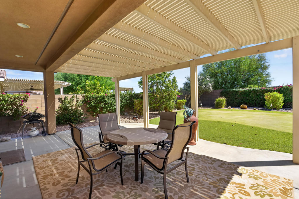 60196 Desert Shadows Drive Property Photo 5