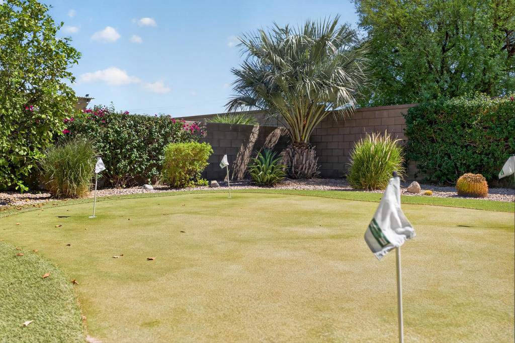 60196 Desert Shadows Drive Property Photo 8
