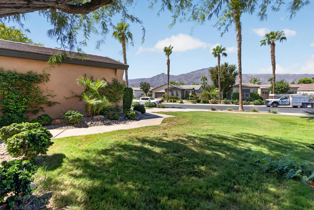 60196 Desert Shadows Drive Property Photo 10