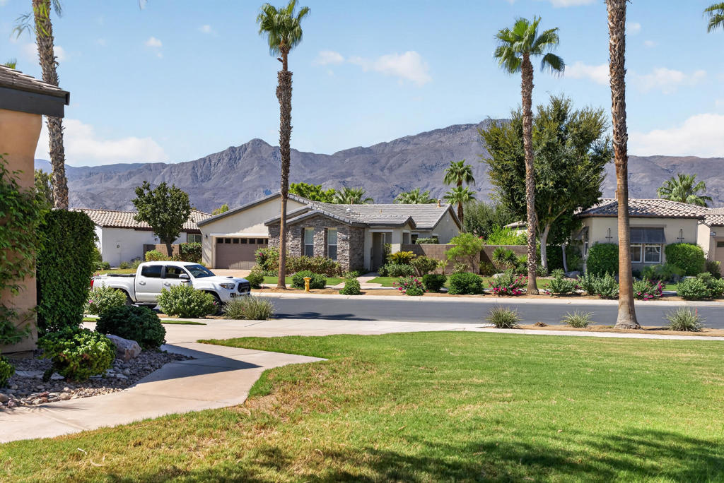 60196 Desert Shadows Drive Property Photo 11