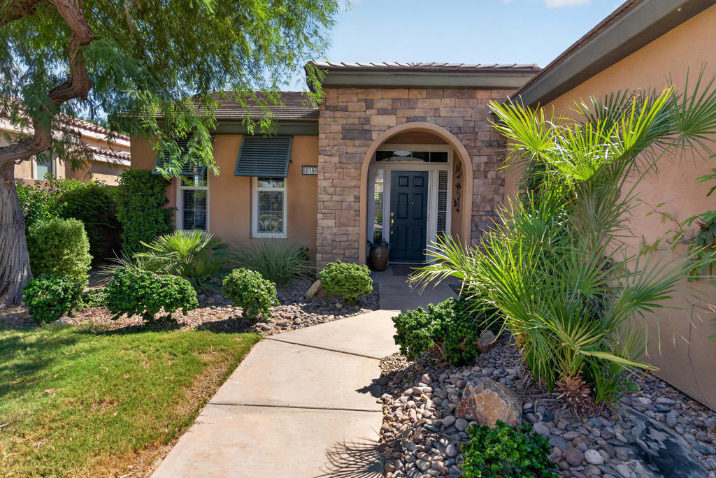 60196 Desert Shadows Drive Property Photo 12