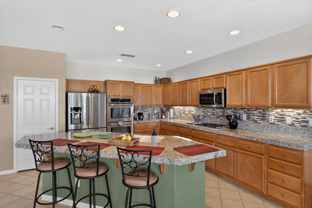60196 Desert Shadows Drive Property Photo 24