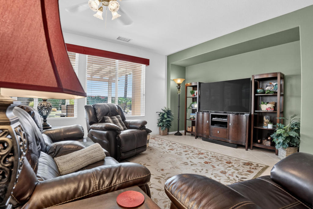 60196 Desert Shadows Drive Property Photo 27