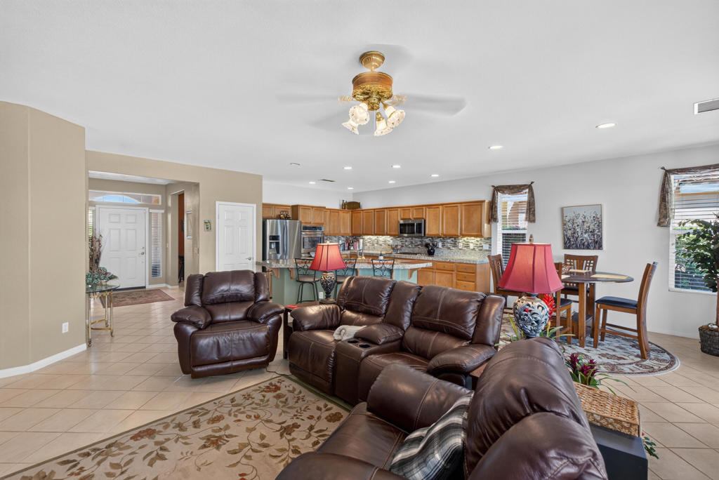 60196 Desert Shadows Drive Property Photo 28