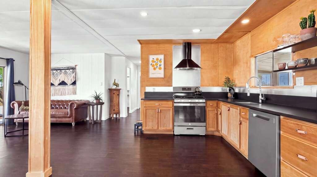 11355 Western Avenue Property Photo 12