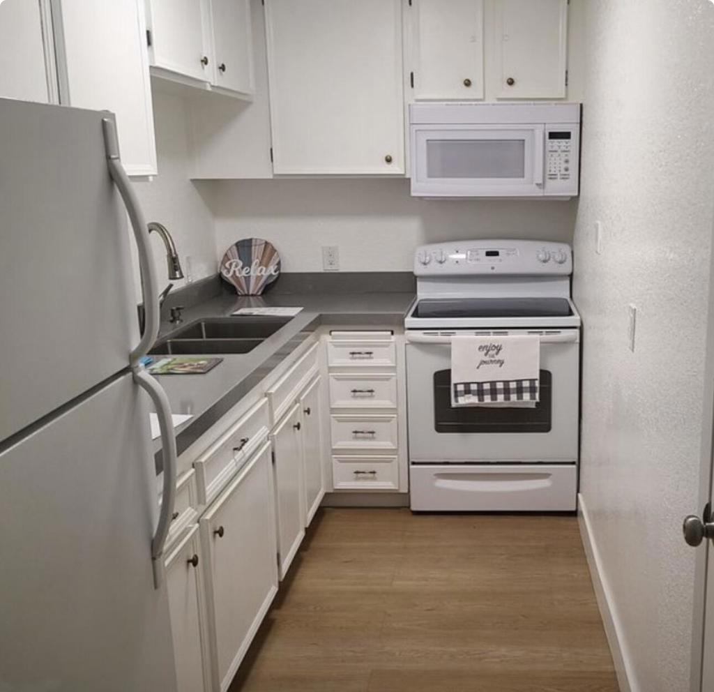 2857 N Los Felices Road 107 Property Photo 9