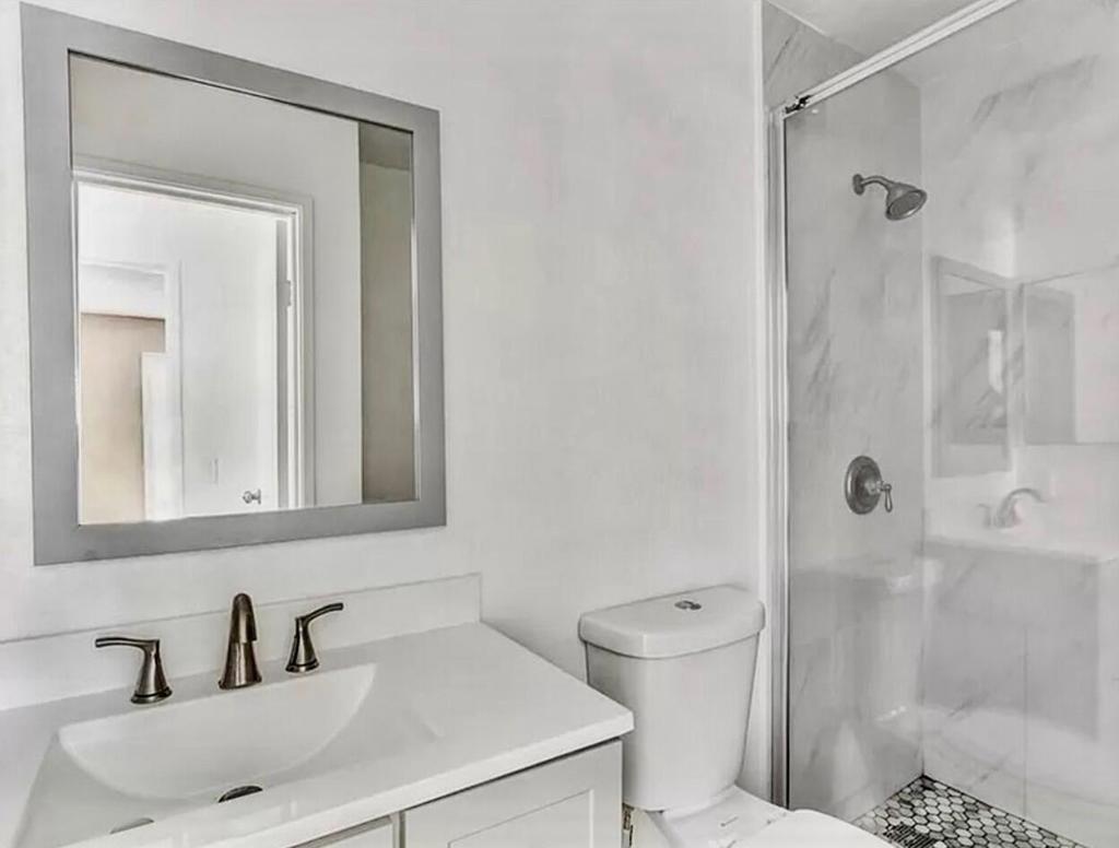 2857 N Los Felices Road 107 Property Photo 11