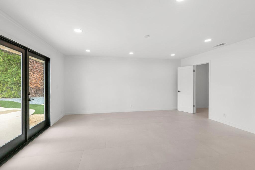 1913 E Amado Road Property Photo 11