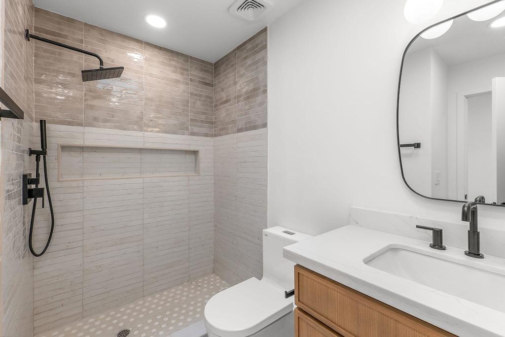 1913 E Amado Road Property Photo 43