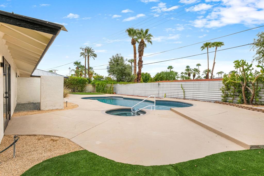 1913 E Amado Road Property Photo 62