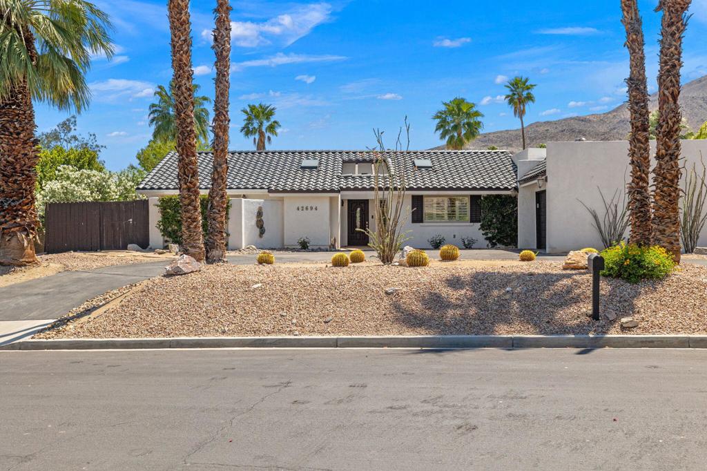 42694 E Veldt Street Property Photo 2