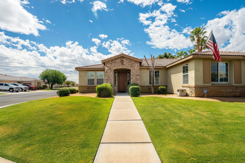 82729 Kyle Drive Property Photo 2