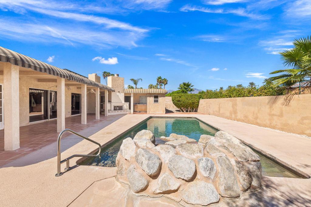 75406 Montecito Drive Property Photo 11