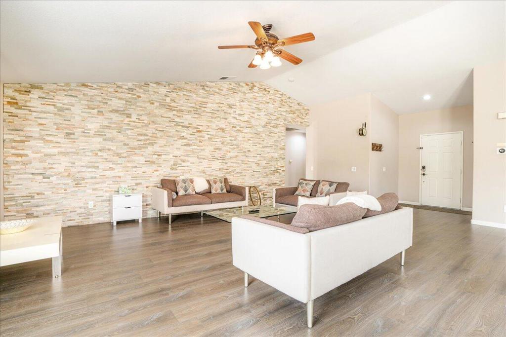 41736 Moneaque Road Property Photo 6
