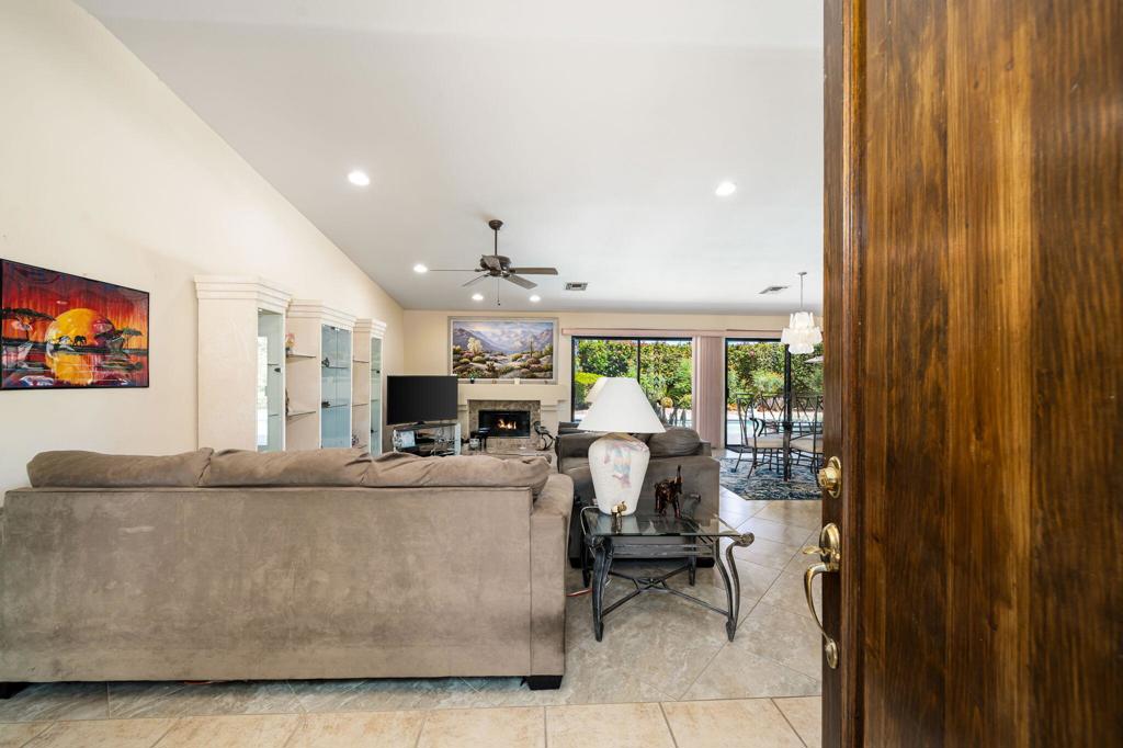 75582 Painted Desert Drive Property Photo 9