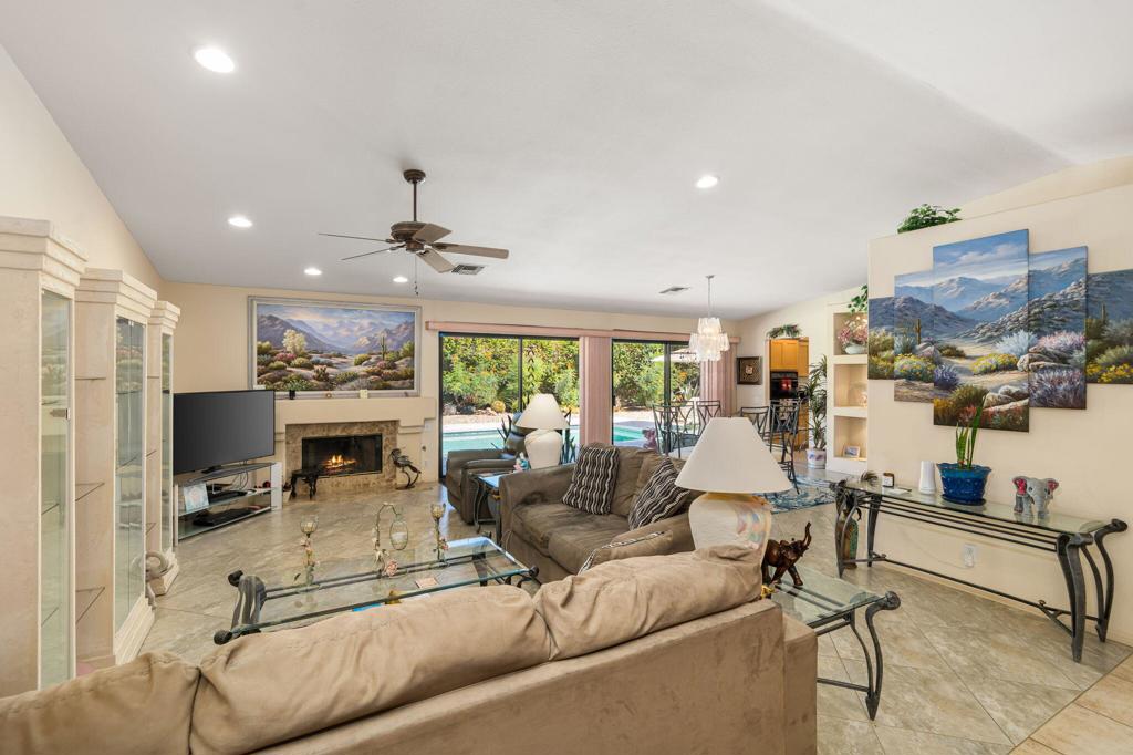 75582 Painted Desert Drive Property Photo 10