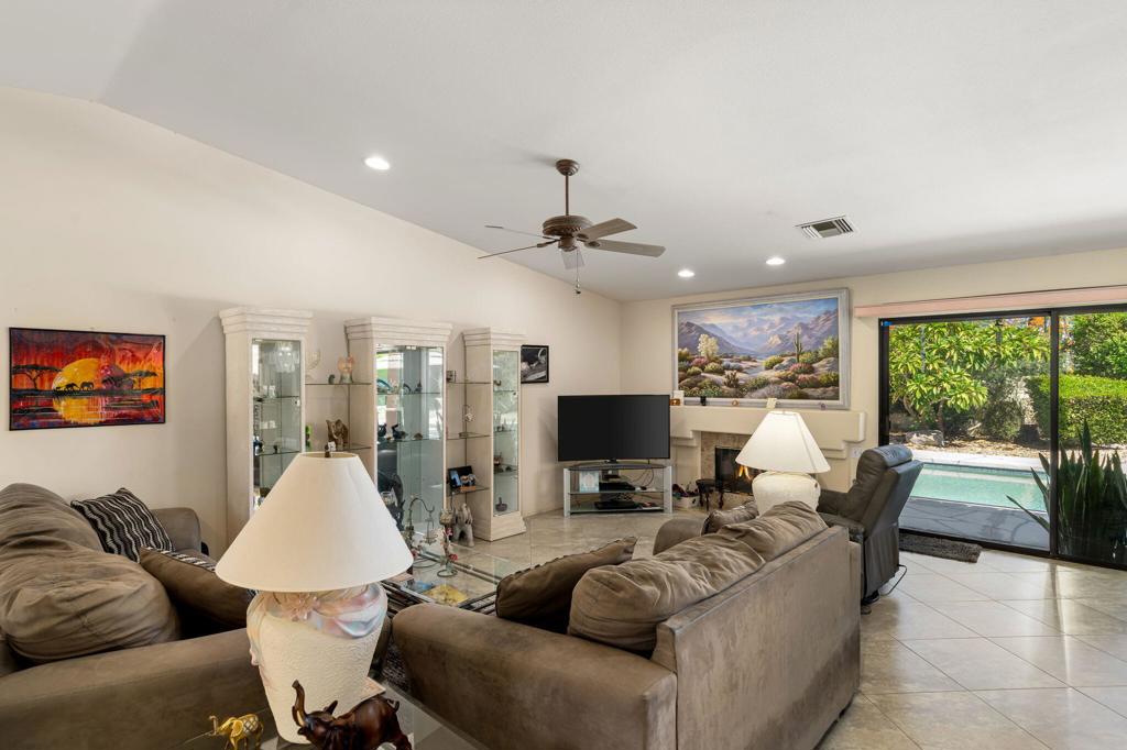 75582 Painted Desert Drive Property Photo 11