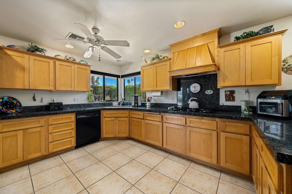 75582 Painted Desert Drive Property Photo 16