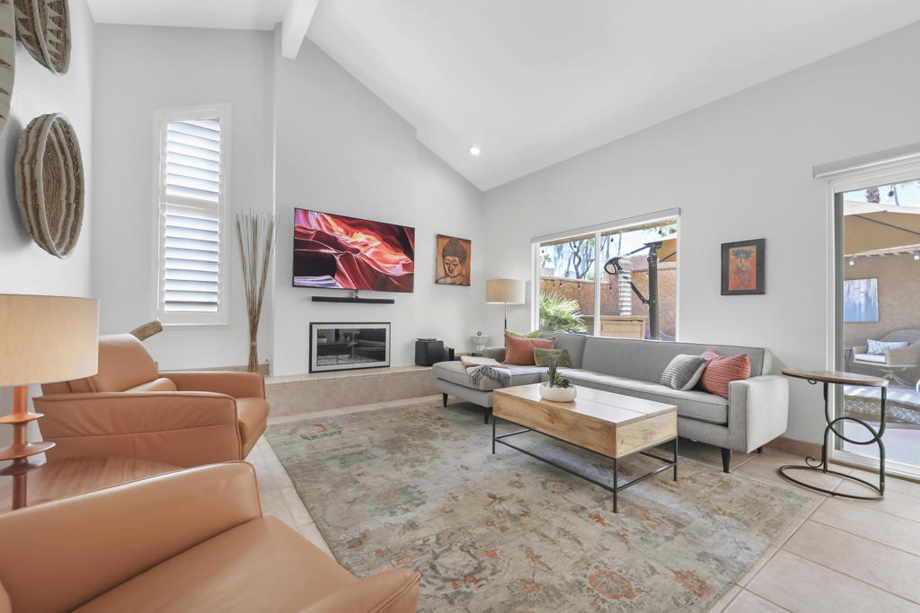 73499 Foxtail Lane Property Photo 3