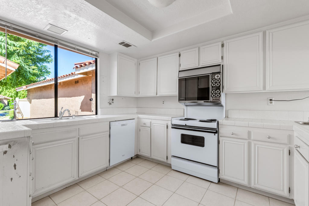 250 Serena Drive Property Photo 9