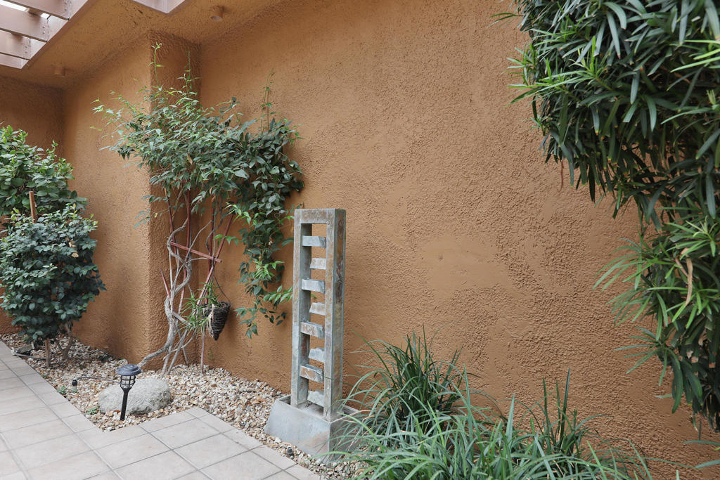 60 La Cerra Drive Property Photo 3