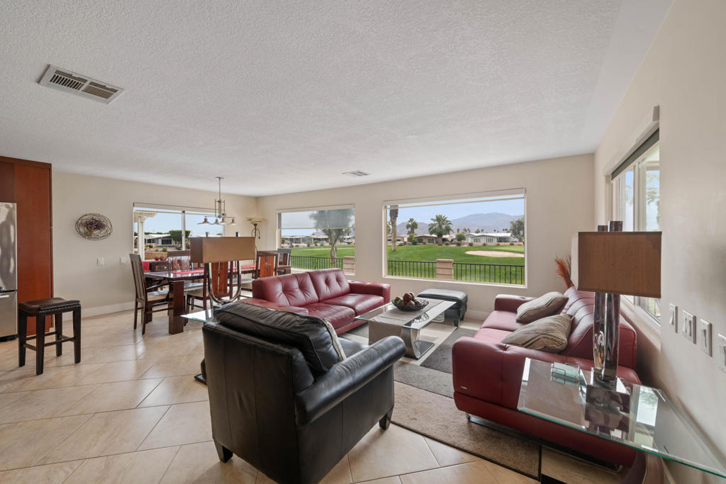 73721 Oak Flats Drive Property Photo 3