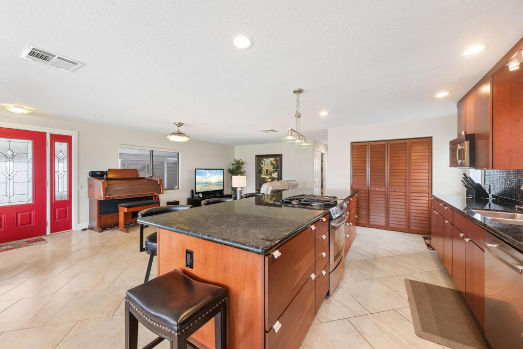 73721 Oak Flats Drive Property Photo 10