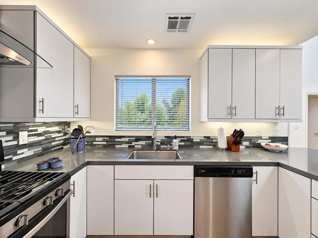 72477 Rolling Knoll Drive Property Photo 12