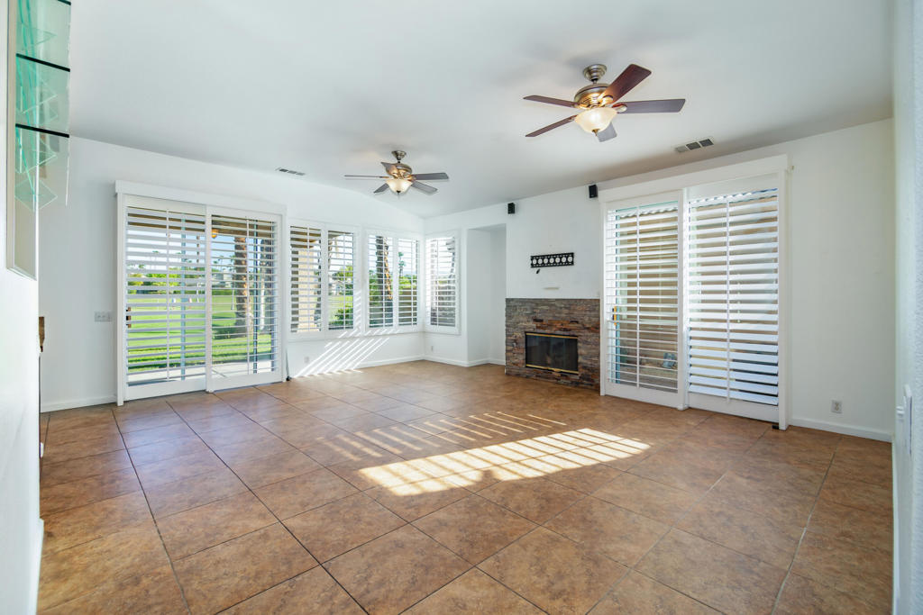 67520 S Laguna Drive Property Photo 3