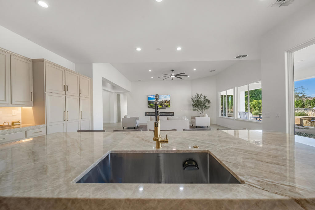 80262 Amazon Avenue Property Photo 10