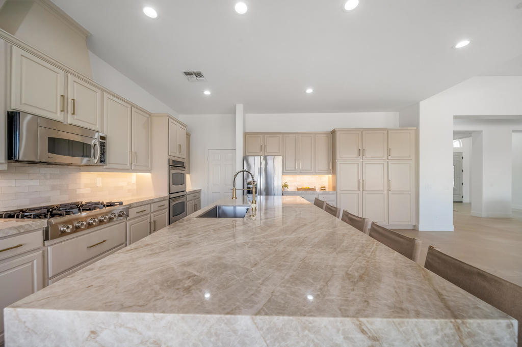 80262 Amazon Avenue Property Photo 11