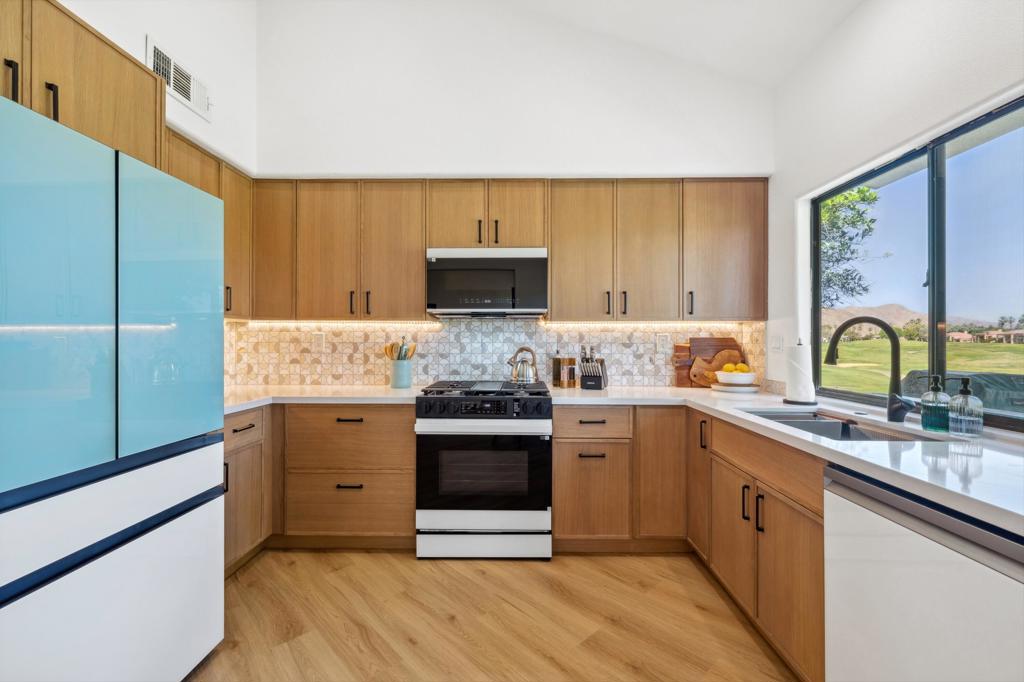 54623 Inverness Way Property Photo 10