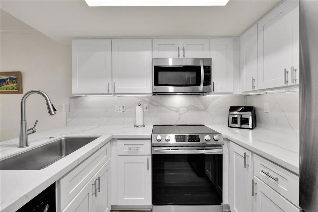 500 E Amado Road 203 Property Photo 9