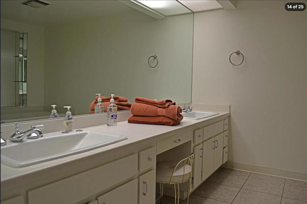 910 Island Drive 404 Property Photo 15