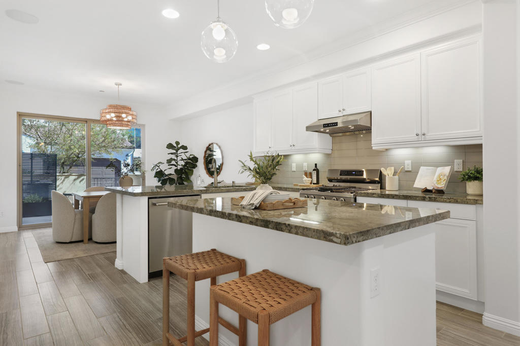 80425 Whisper Rock Way 57 Property Photo 1