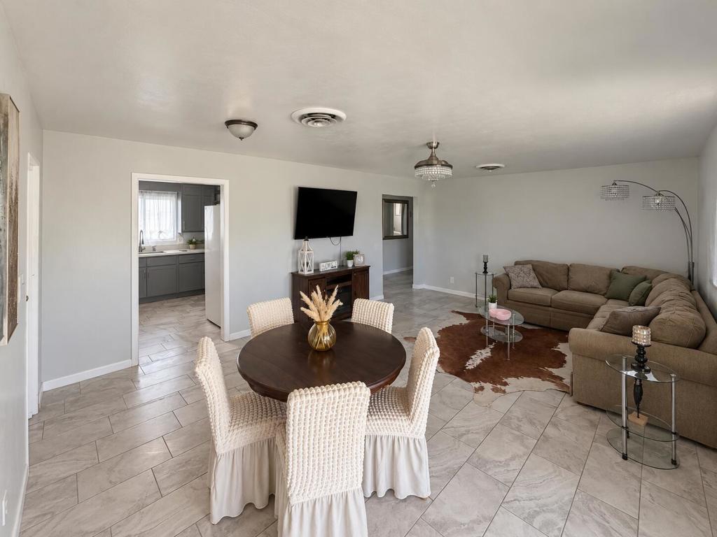 1007 N Broadway Property Photo 5