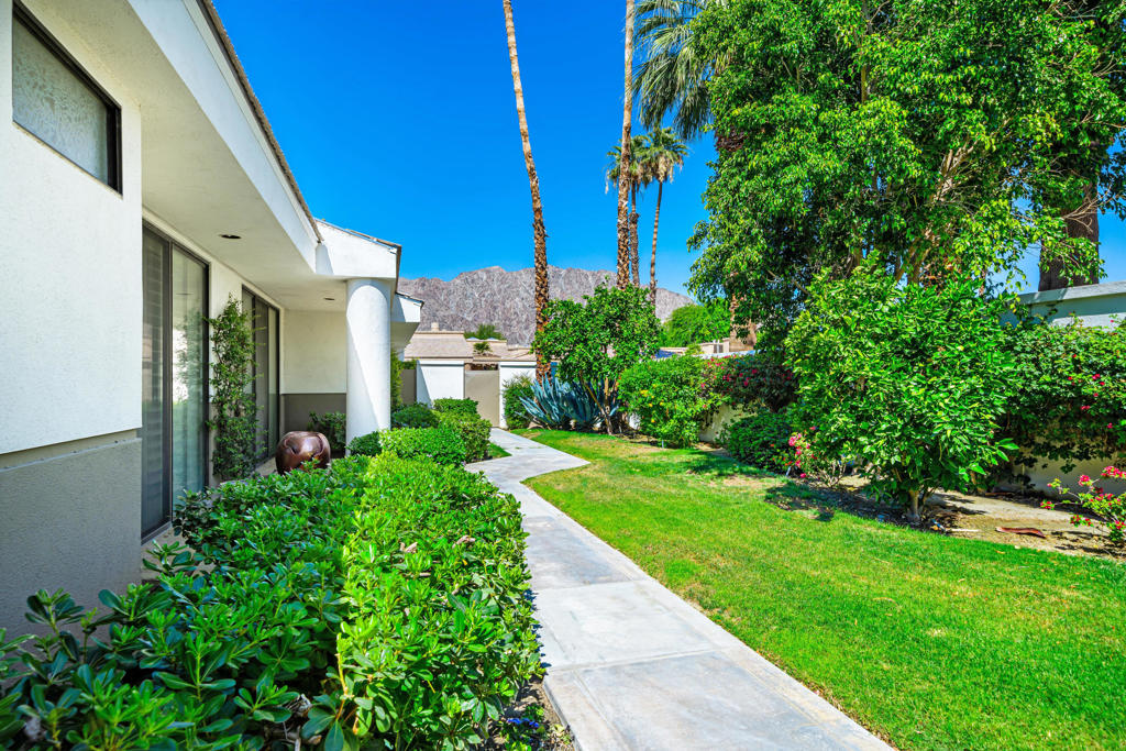 54940 Inverness Way Property Photo 12
