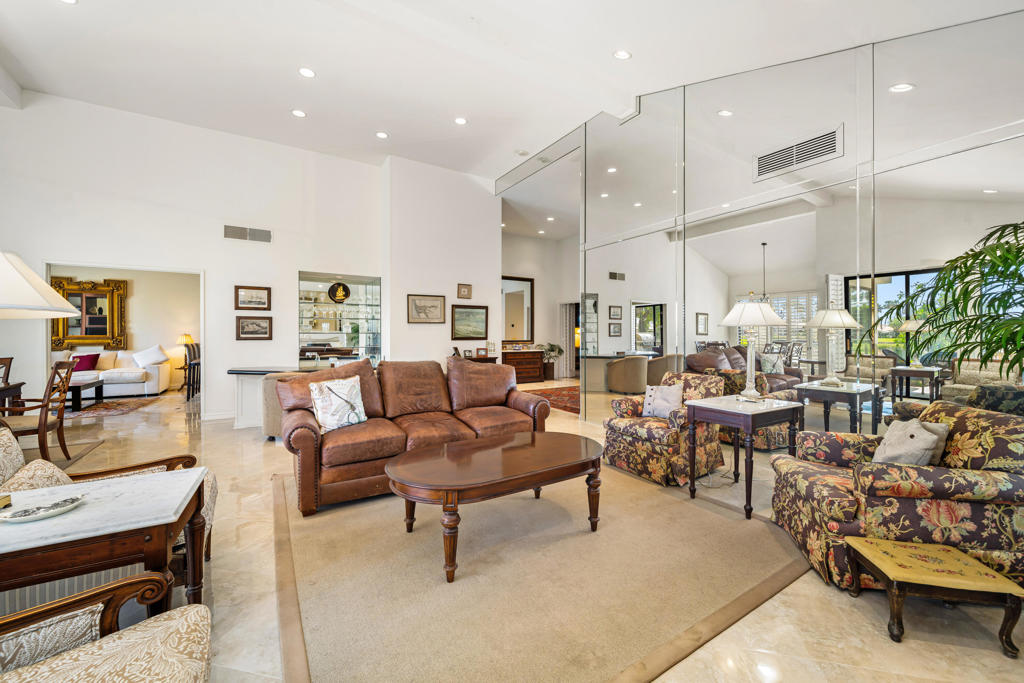 54940 Inverness Way Property Photo 18