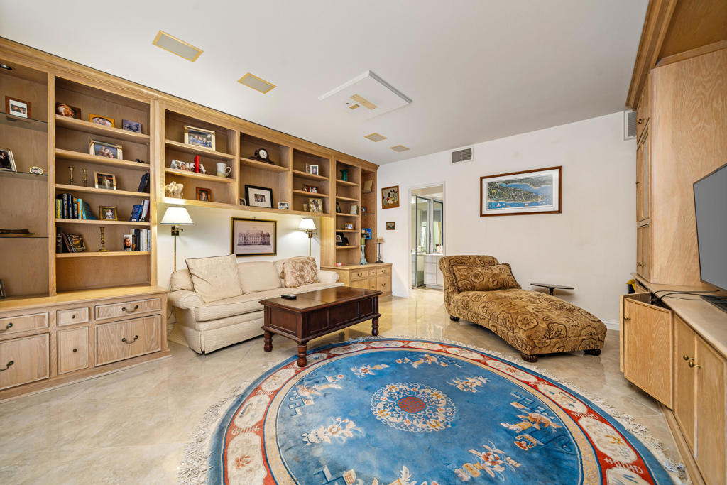 54940 Inverness Way Property Photo 36