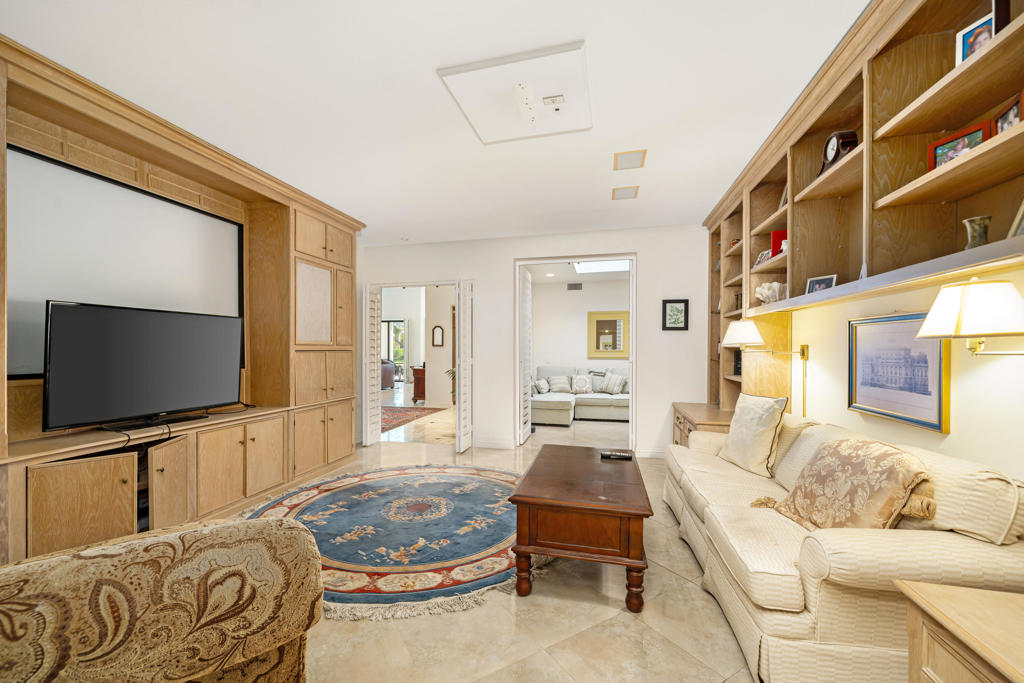 54940 Inverness Way Property Photo 37