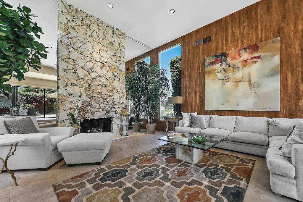 45550 Navajo Road Property Photo 3
