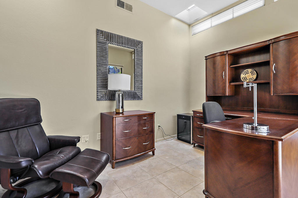 45550 Navajo Road Property Photo 8