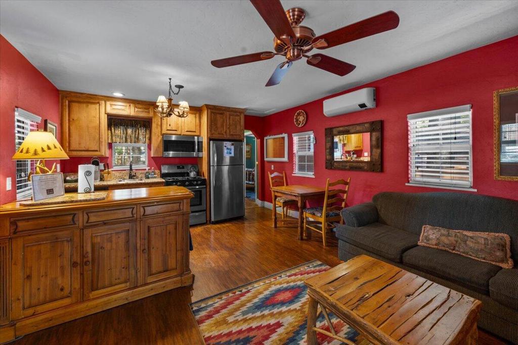 450 Georgia Street Property Photo 8