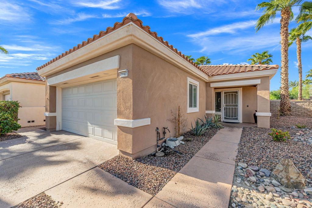78507 Glastonbury Way Property Photo 3